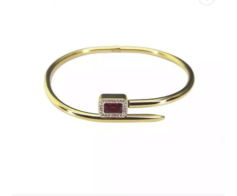 Pulseira de aço inoxidável do ouro vermelho luxuoso de Ruby Diamond Studded Nail Bracelet 24k