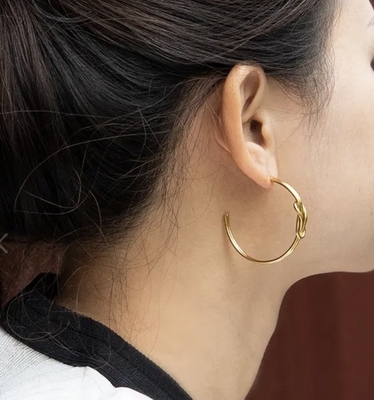 Brincos da aro do ouro do Oem para aberto pequeno na moda grosso chapeado ouro do peso leve da indicação do nó das meninas das mulheres